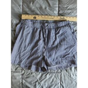 Armani exchange, blue, and white pin, striped scalloped‎ shorts size large ￼